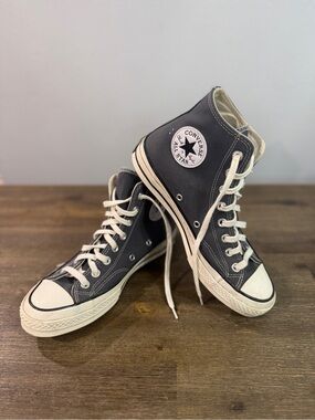 Converse High Top Sneakers in grey.  Men’s 7. Gently used